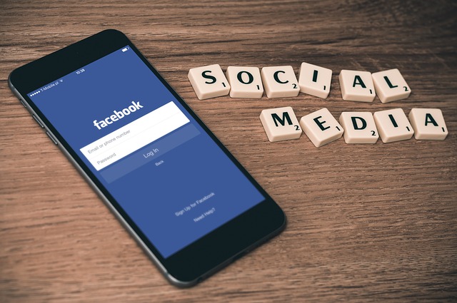 9 Reasons to prioritize Twitter on Facebook in the social media strategy